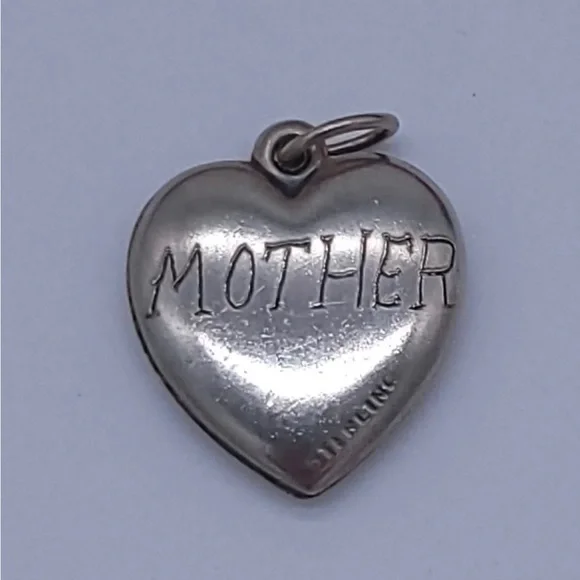 Silver Lucky Pendant - Picture 2 of 3